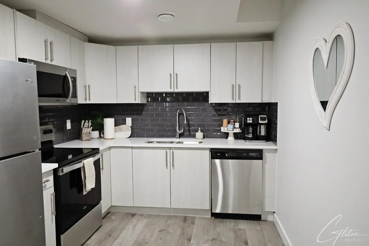 Beautiful Suite King Bed,Long Stays,Disney,Airport Edmonton
