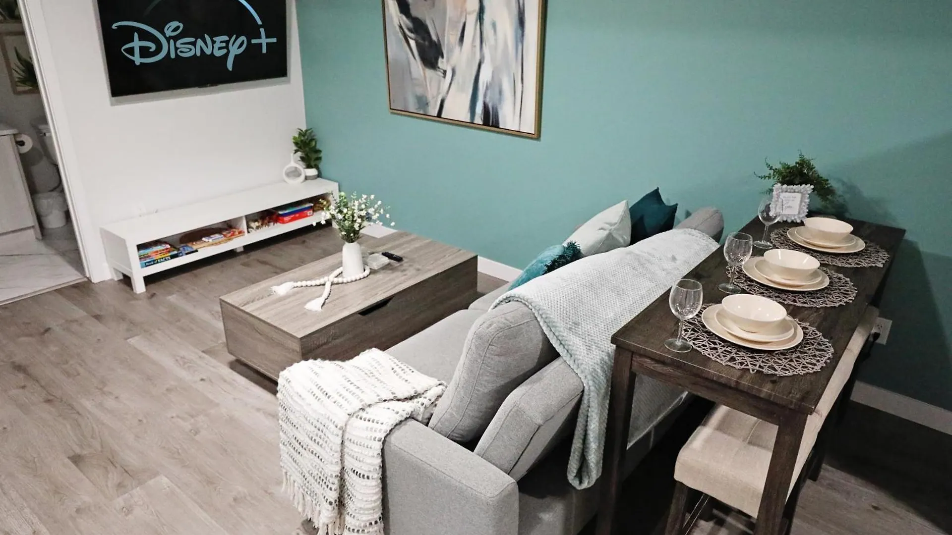 Dom wakacyjny Beautiful Suite King Bed,Long Stays,Disney,Airport Edmonton