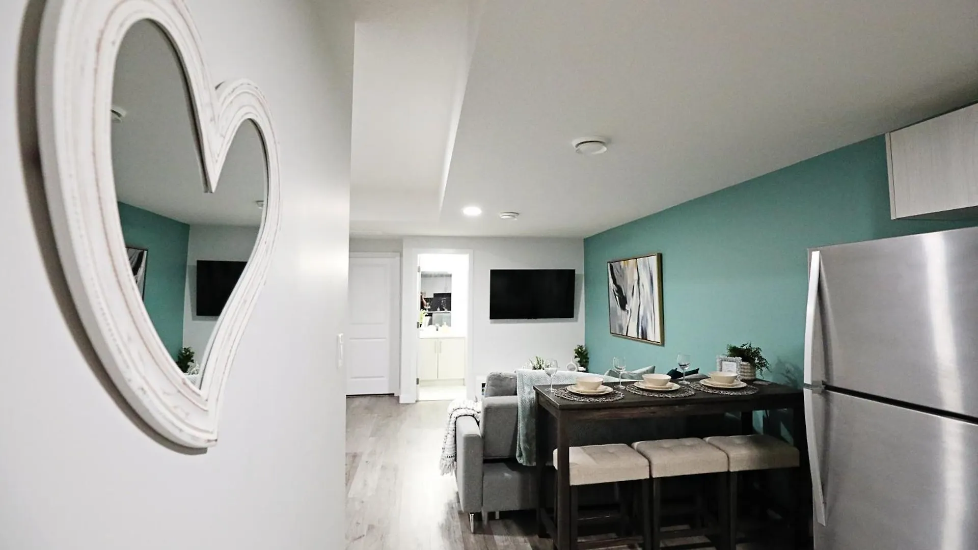 Beautiful Suite King Bed,Long Stays,Disney,Airport Edmonton Kanada