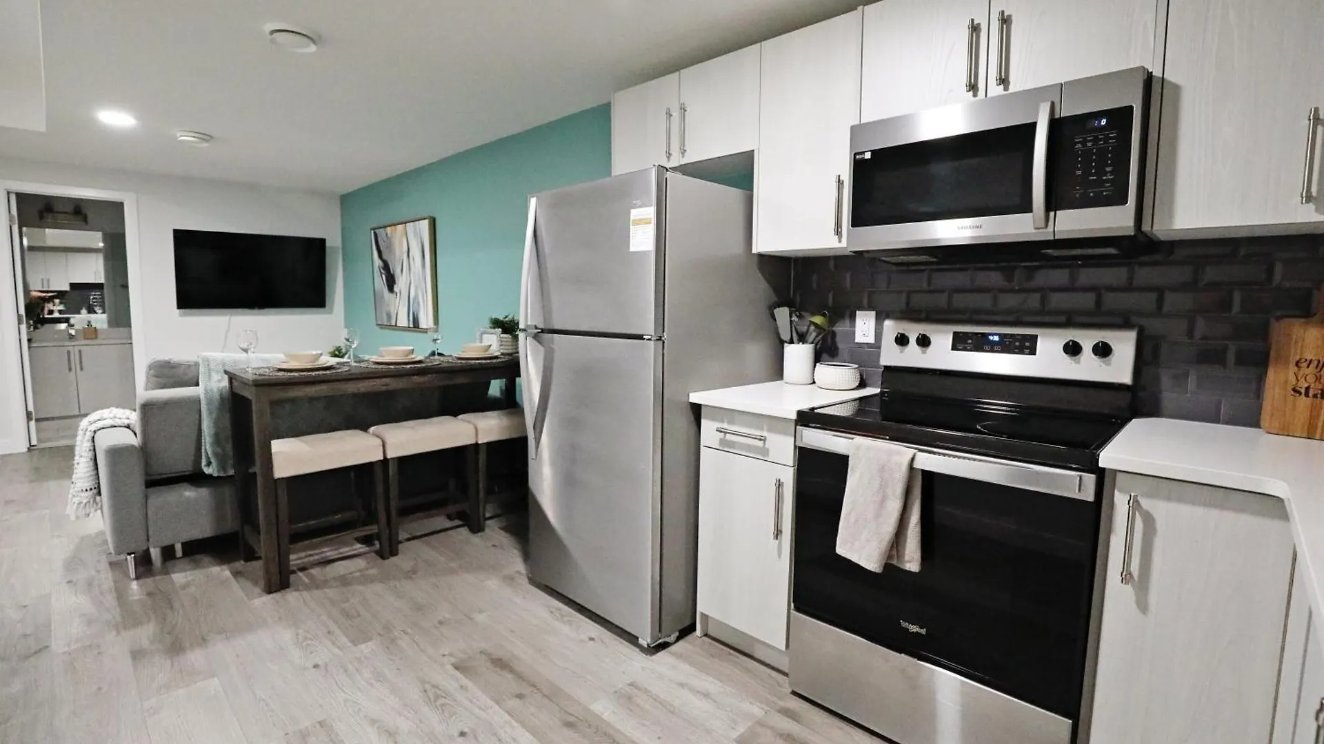 Dom wakacyjny Beautiful Suite King Bed,Long Stays,Disney,Airport Edmonton