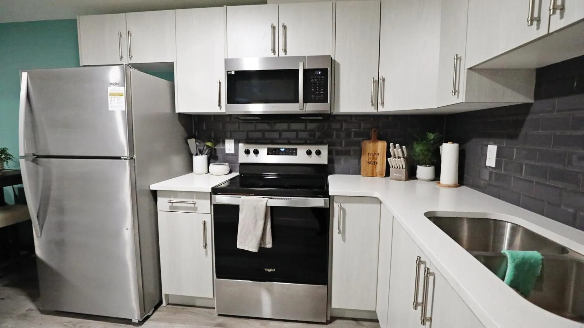 Dom wakacyjny Beautiful Suite King Bed,Long Stays,Disney,Airport Edmonton